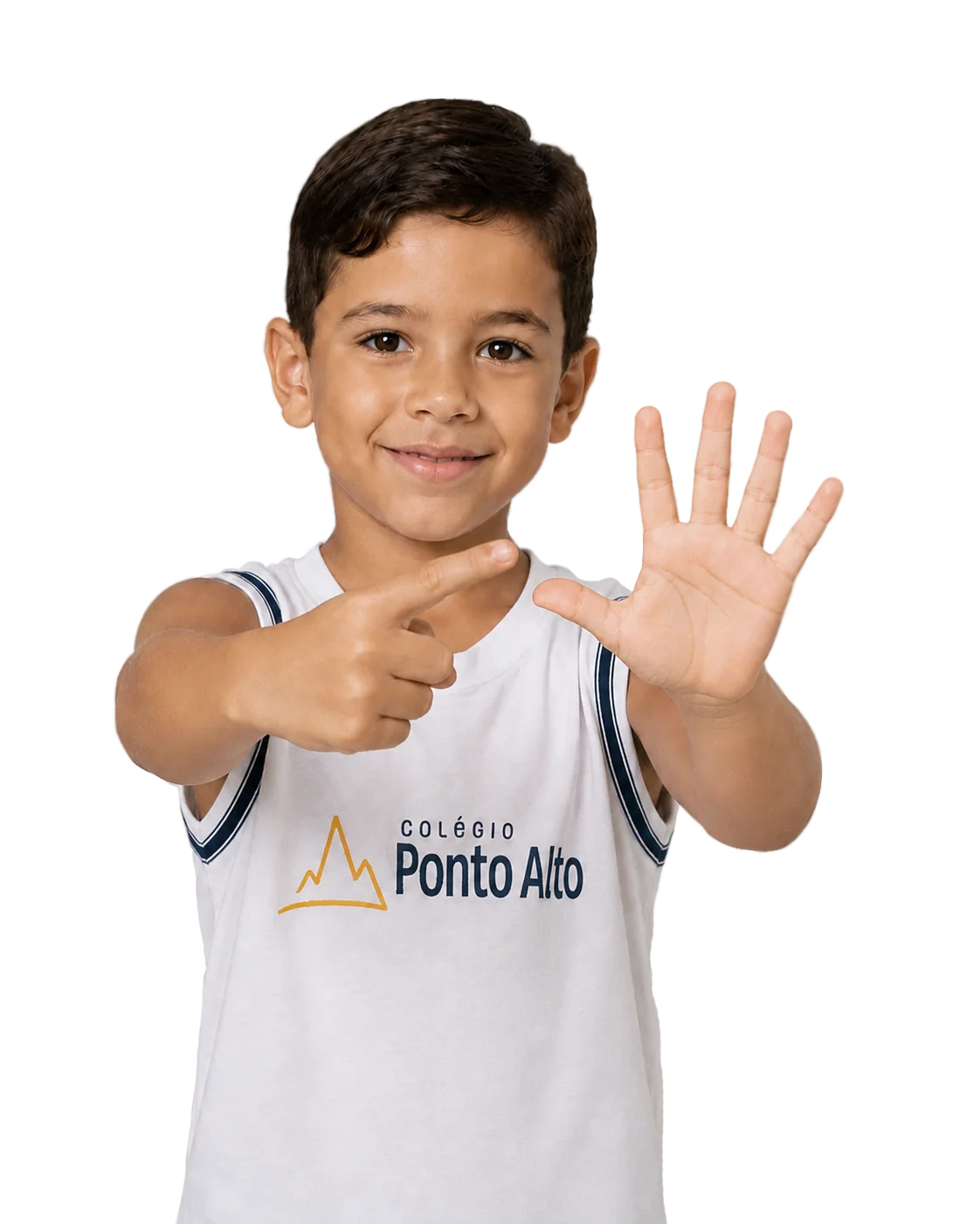 Aluno do Colégio Ponto Alto mostrando cinco dedos
